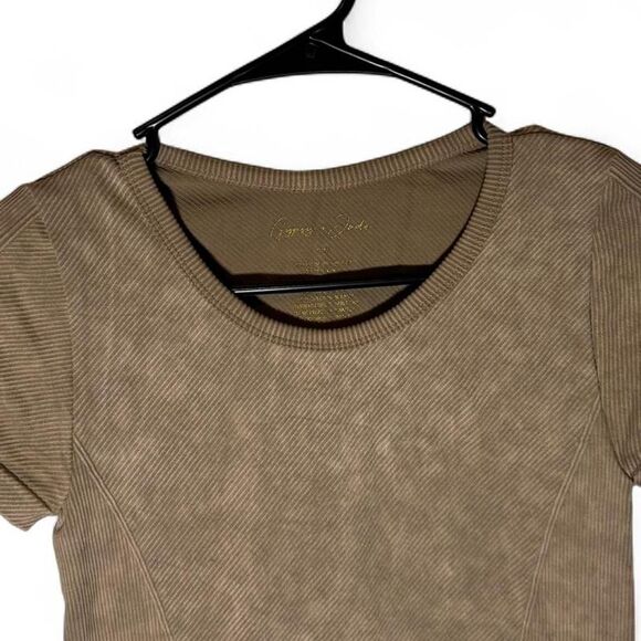 Women's Gypsy & Jade Small Cropped Ribbed Short Sleeve Top - Picture 2 of 7